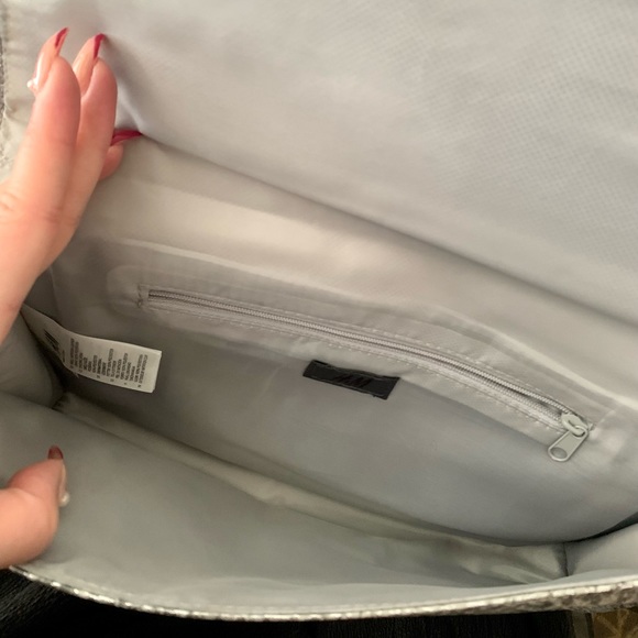 NWOT H&M Silver Reptile Pattern Envelope Clutch - Picture 5 of 6